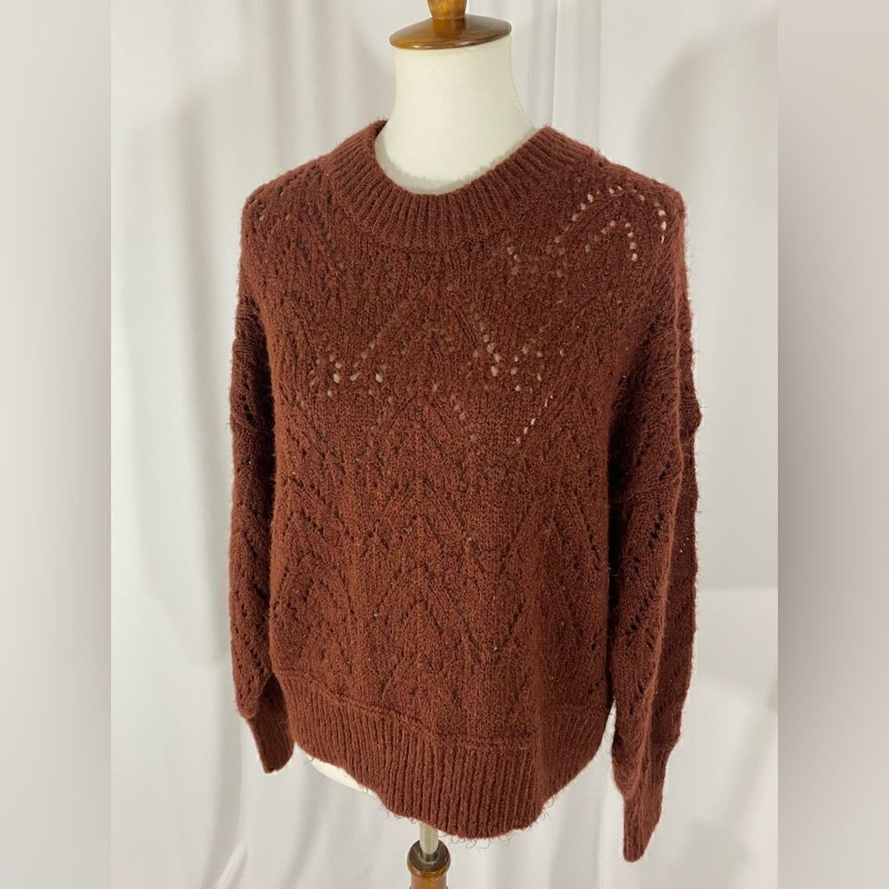 Old Navy Chunky Knit Crewneck Sweater